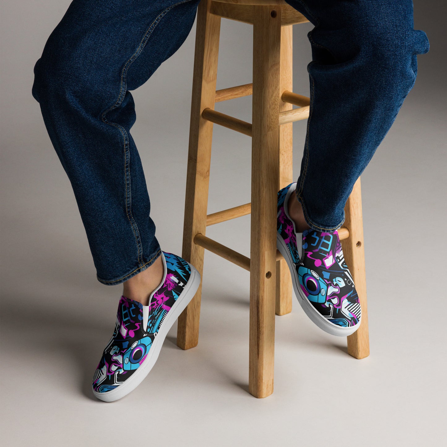 Abstract Movement Men’s slip-on canvas shoes